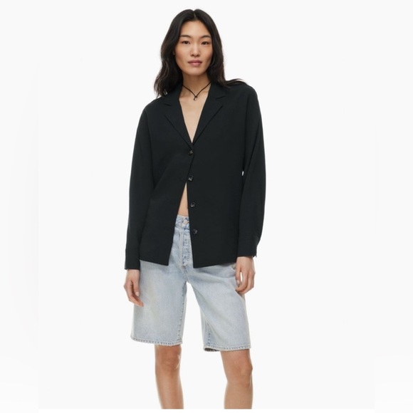 Aritzia Freeform Button Up Shirt Black Crepe Small Oversized EUC - Picture 3 of 11